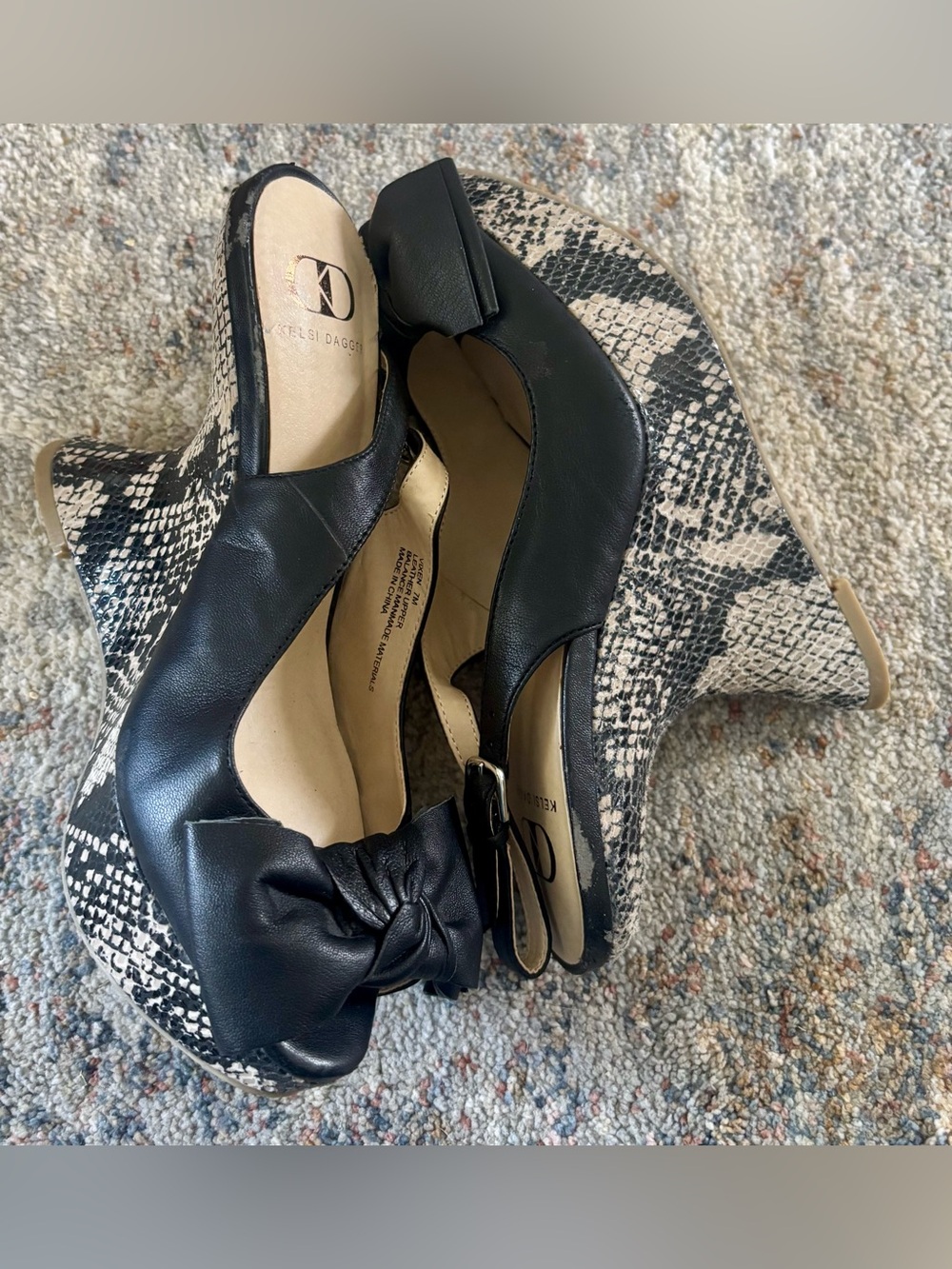 Kelsi Dagger black snakeskin sling back wedges with bows women 7